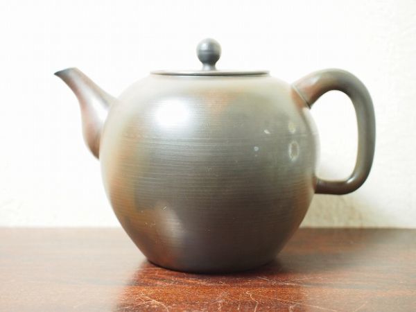 中古】常滑名工 梅原宗弘 『常滑焼黒泥急須』 H,13.5cm 煎茶道具 水注