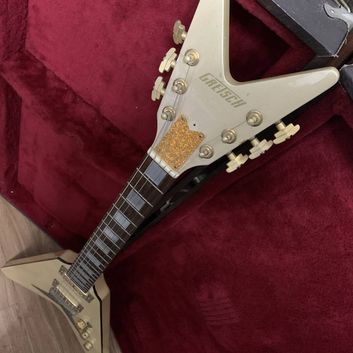 Esp オーダー品 バルタンヘッド フライングv グレッチ ホワイトファルコン風カスタム 売り切り1円スタート の落札情報詳細 ヤフオク落札価格情報 オークフリー スマートフォン版