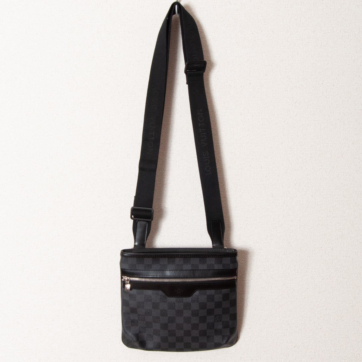 一回のみ使用 ルイヴィトン Louis Vuitton ダミエ グラフィット トマス レザーショルダーバッグ メンズ N ブラック 黒 フランス製 の落札情報詳細 ヤフオク落札価格情報 オークフリー スマートフォン版