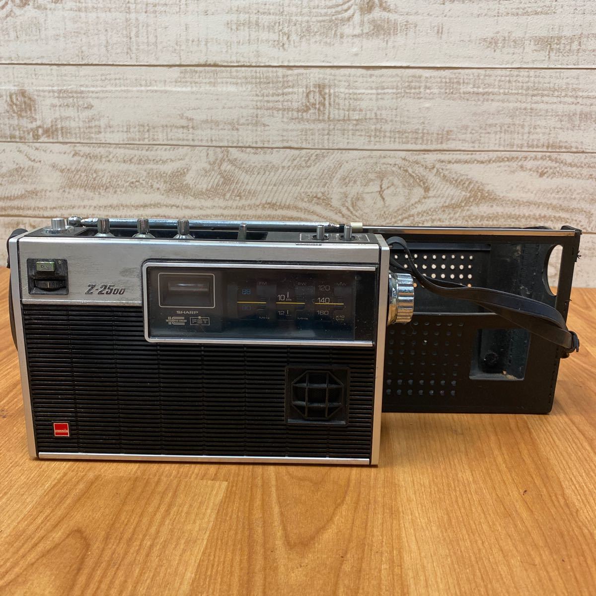 レトロ アンティーク ラジオ シャープ Z-2500 レトロ アンティーク ラジオ シャープ Z-2500
