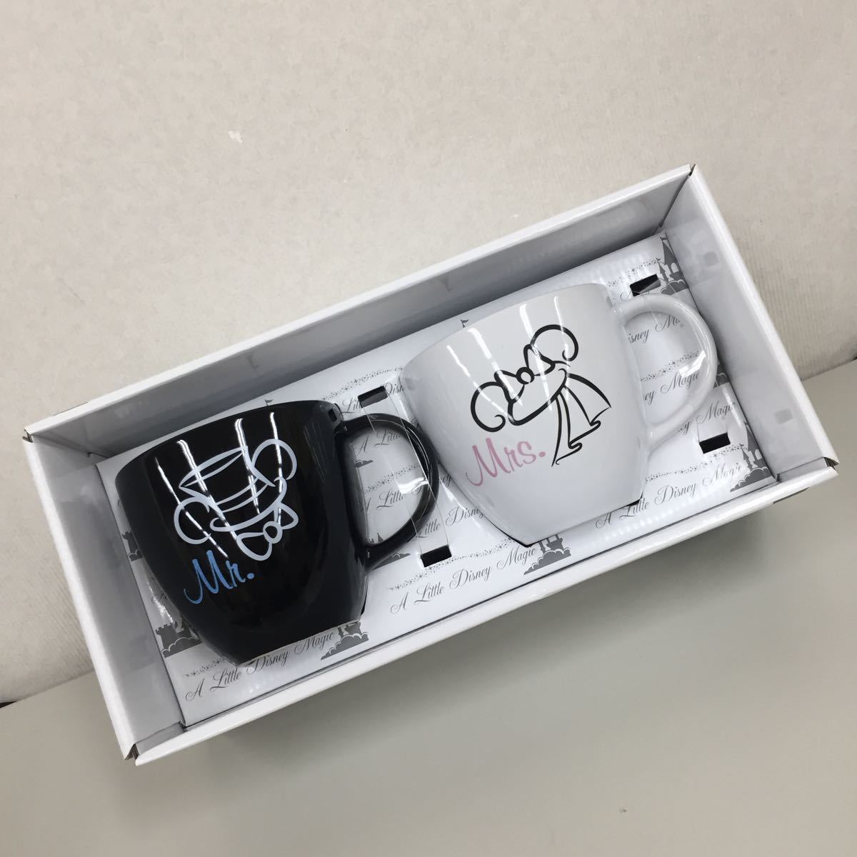 Disney ディズニー マグカップ ペア セット A Little Disney Magic ディズニーリゾート ホワイト ブラック の落札情報詳細 ヤフオク落札価格情報 オークフリー スマートフォン版