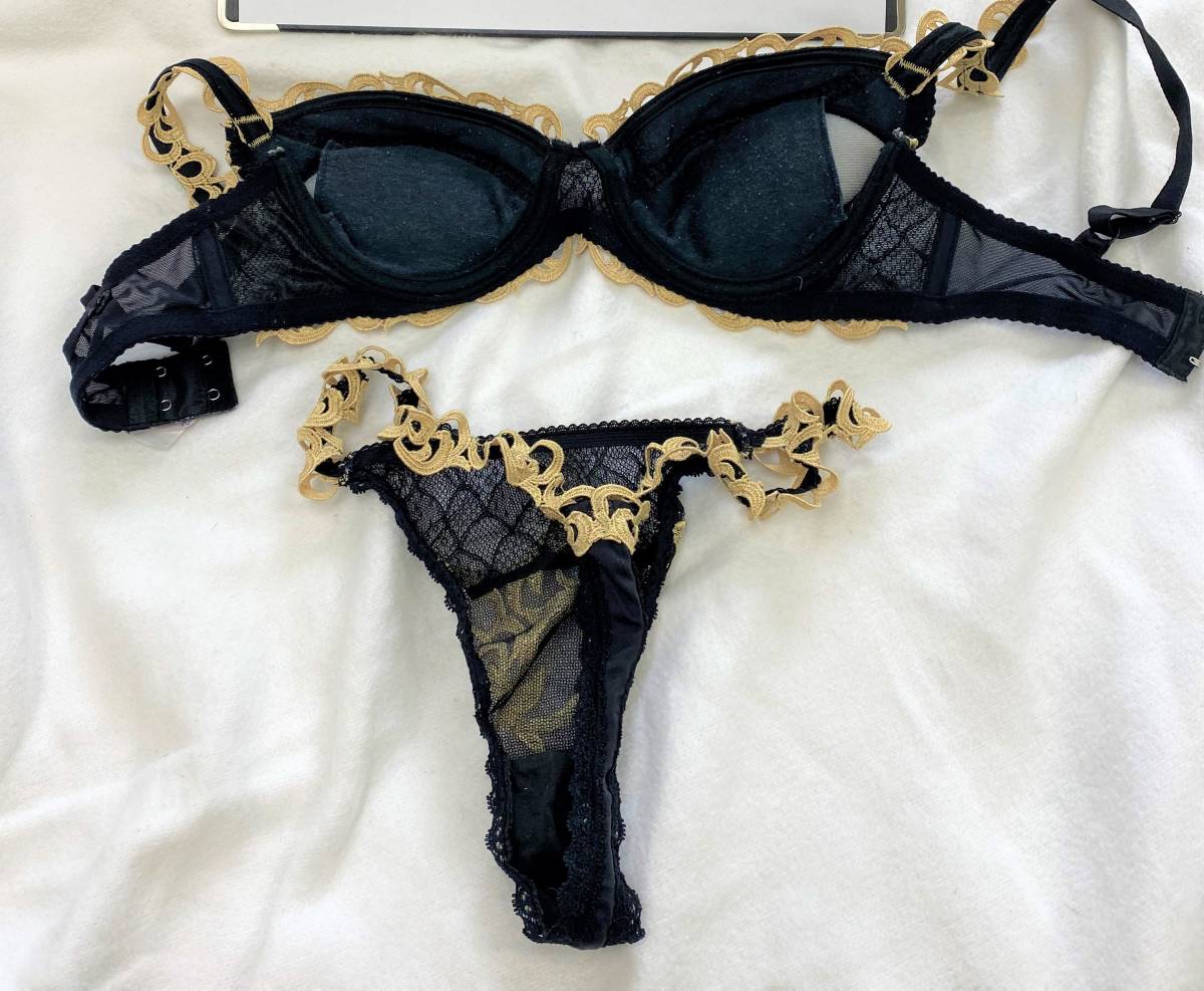 人妻のシルクの下着 