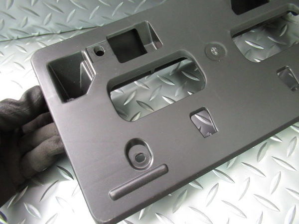 ジムニーシエラ JB74W 欧州仕様スズキ純正パーツ フロントナンバーベース ジムニーシエラ JB74W 欧州仕様スズキ純正パーツ フロント