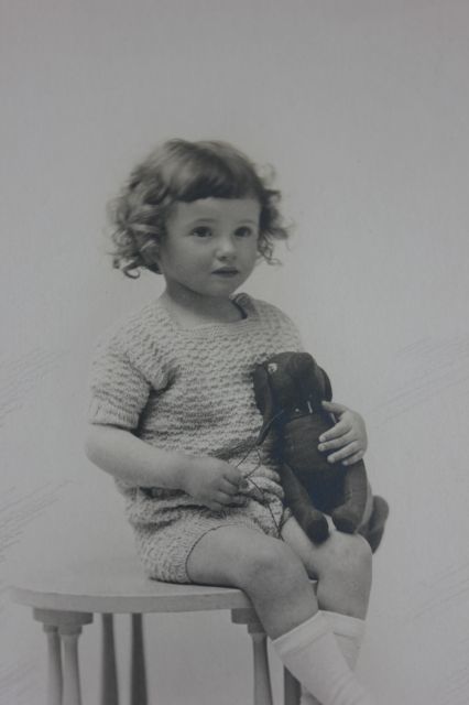 フランスアンティークカメラ セピア やわらかな色合いの写真 可愛い女の子と犬のぬいぐるみ の落札情報詳細 ヤフオク落札価格情報 オークフリー スマートフォン版
