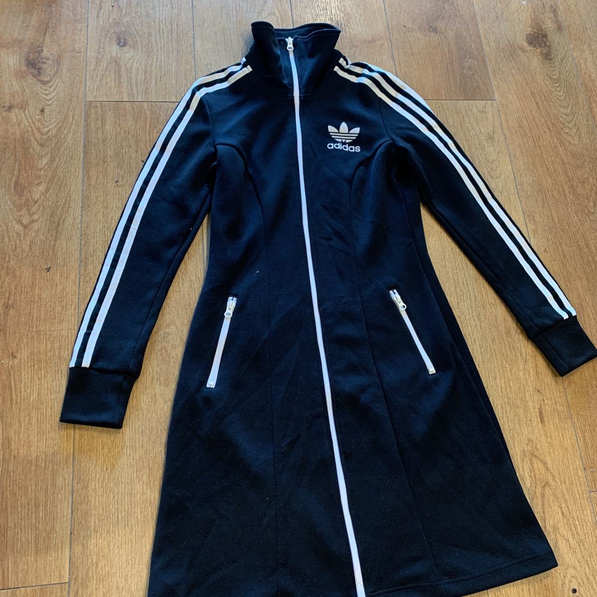 Adidas ジャージワンピース アディダストラックジャージ 安室奈美恵着用 ジャージワンピース の落札情報詳細 ヤフオク落札価格情報 オークフリー スマートフォン版