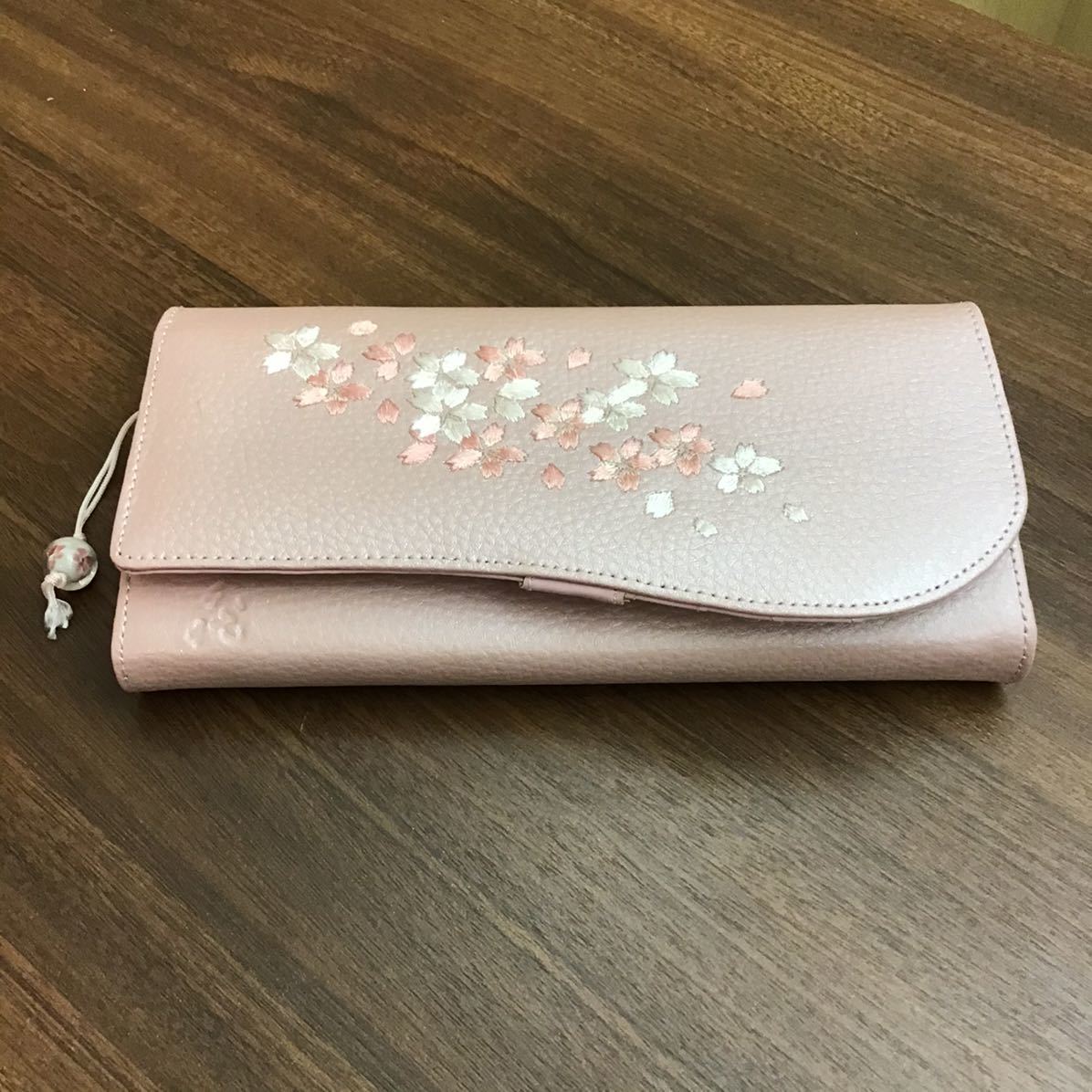 財布 宇野千代 長財布 ピンク系 桜 とんぼ玉 ストラップ スナップボタン レディース向け 和風 お出かけ 収納抜群 の落札情報詳細 ヤフオク落札価格情報 オークフリー スマートフォン版