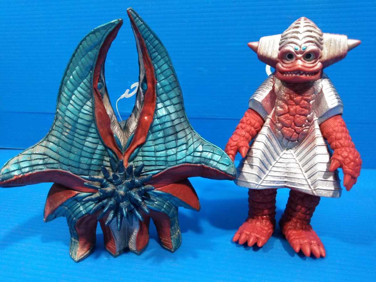 2体まとめて ウルトラ怪獣DX アンチマター デバン バンダイ