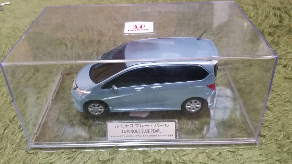 ミニカー カラーサンプル ホンダ フリード ルミナスブルー パール 非売品 オクパナ の落札情報詳細 ヤフオク落札価格情報 オークフリー スマートフォン版