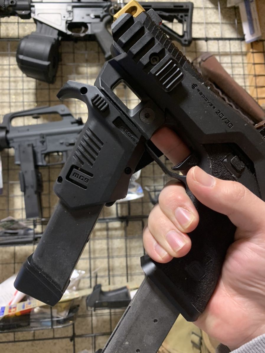リカバータクティカル RECOVER TACTICAL MG9 フォアグリップマガジンホルダー グロック20/20 画像1は装着例の落札情報