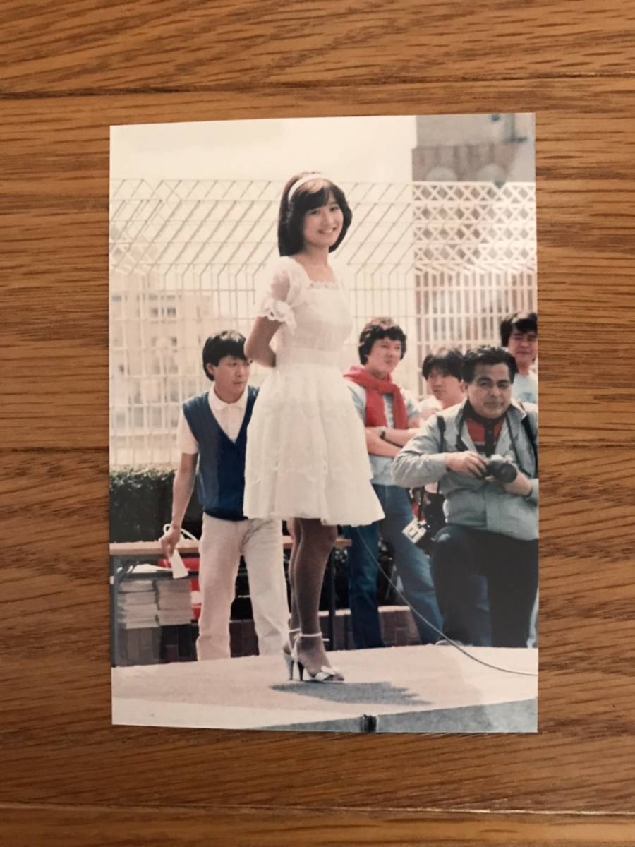 新品】岡田有希子 「ファースト・デイト」 生写真 80年代 昭和 人気