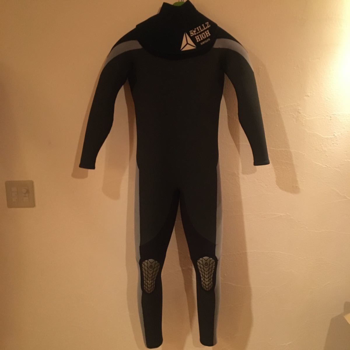Skillzhigh 5ミリ3ミリ セミドライウエットスーツ 身長170センチ 体重70キロ の落札情報詳細 ヤフオク落札価格情報 オークフリー スマートフォン版