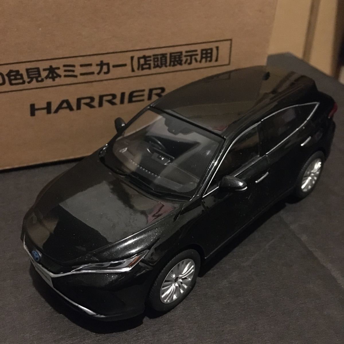 1/30 新型ハリアー HARRIER カラーサンプル ミニカー プレシャス