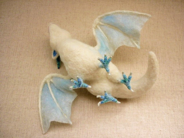 アートドール　ドラゴン　龍　幻獣　作家様　ぬいぐるみ　白龍 白龍 ぬいぐるみ アートドール - kemono-mania | minne byGMOペパボ