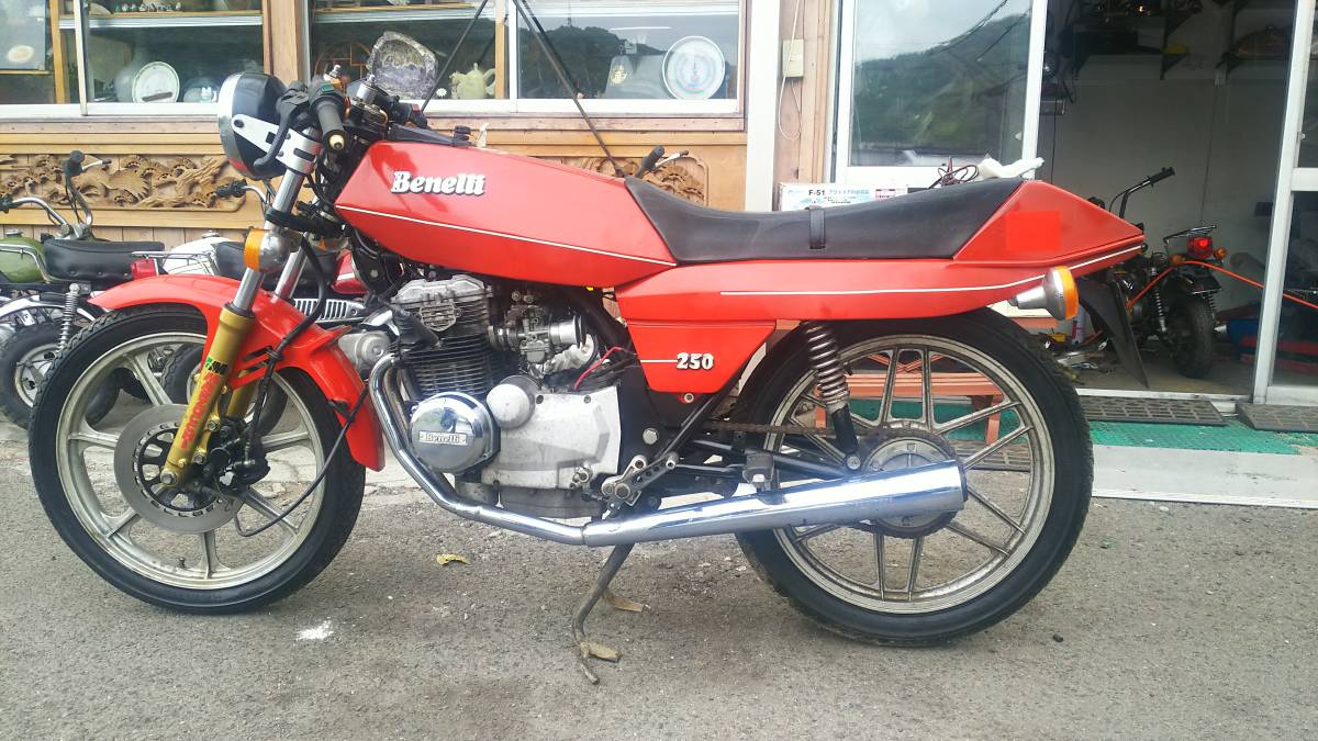 BENELLI QUATTRO 250 ベネリクアトロ/モトグッツィ254 250㏄ 4気筒 4連 