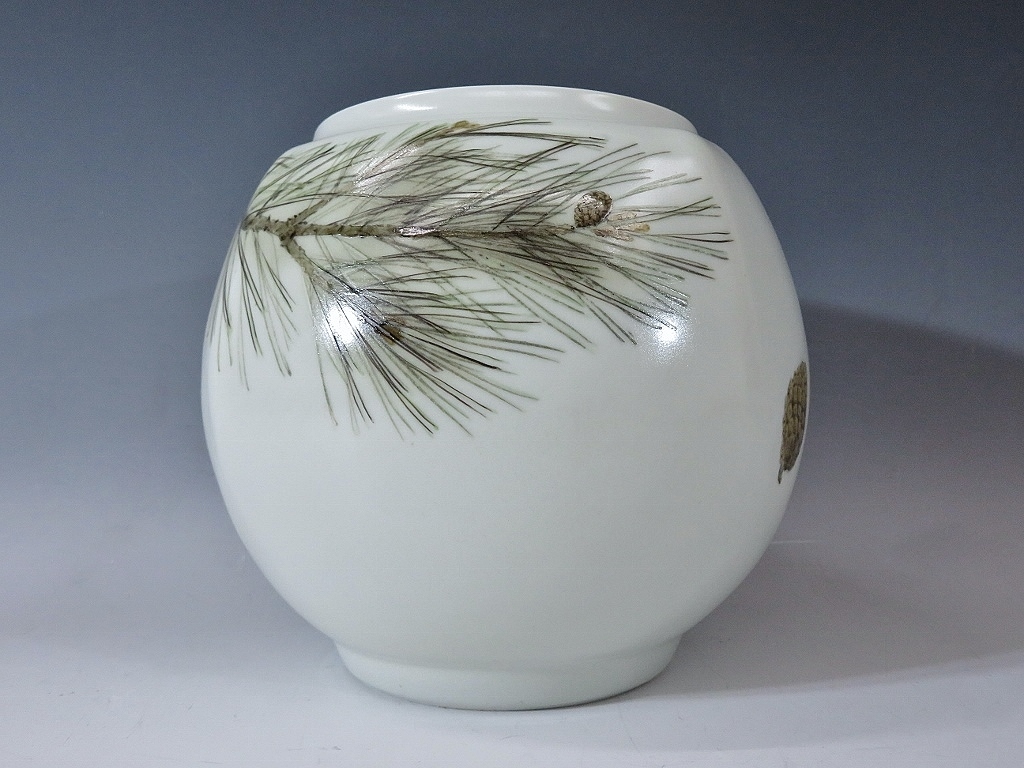 末岡信彦 色絵藤之図八角壷 共箱　色絵磁器 末岡信彦 色絵藤之図八角壷 共箱 色絵磁器