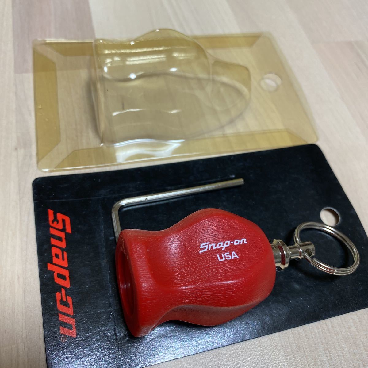 ＊送料無料＊新品＊お蔵出し＊Snap-on スナップオン グリップ キーホルダー 　黒　正規品B(C)  SNAP ON スナップオン グリップ キーホルダー 赤 新品R(A)＊送料無料