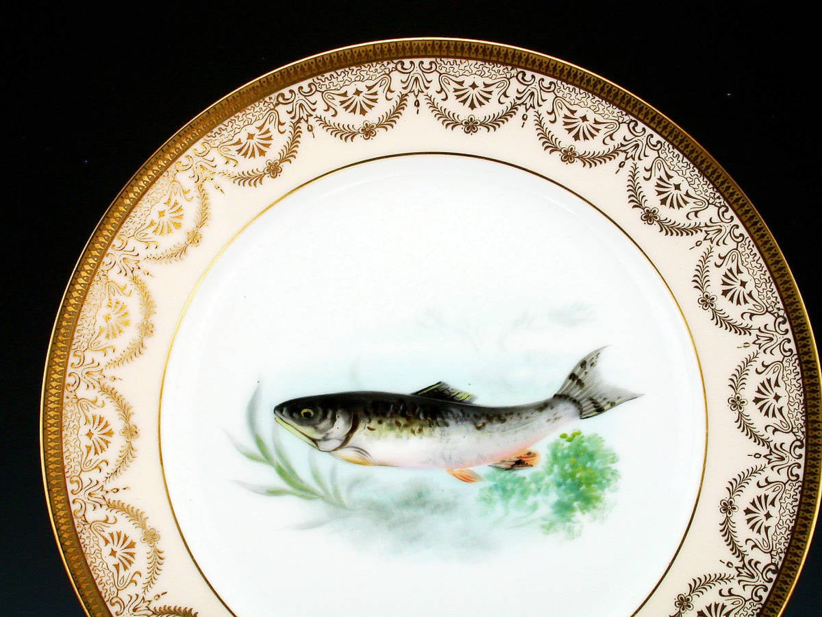 里帰りオールドノリタケ金彩エンボス鱒図紋飾皿