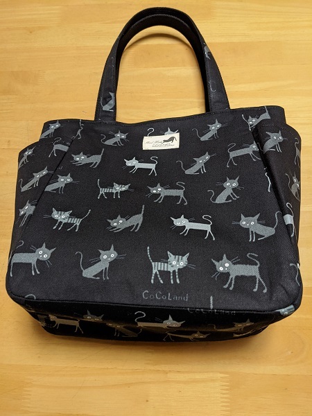 新品 手作り チューリップトートバッグ ハンドメイド 黒地に可愛い色んな表情のミニのねこちゃんがいっぱい の落札情報詳細 ヤフオク落札価格情報 オークフリー スマートフォン版