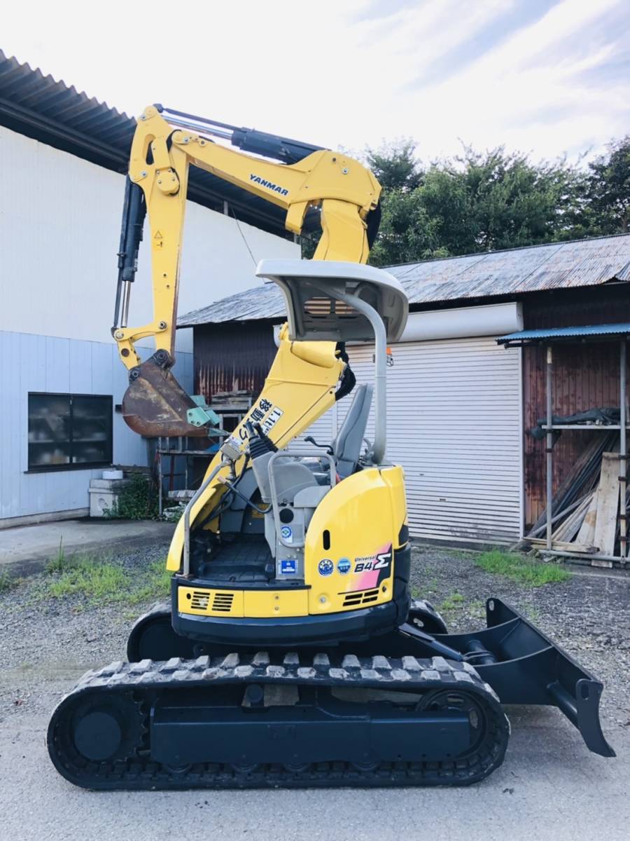 ☆ 平成24年ヤンマー YANMAR《B4-6A》シグマ，クレーン仕様