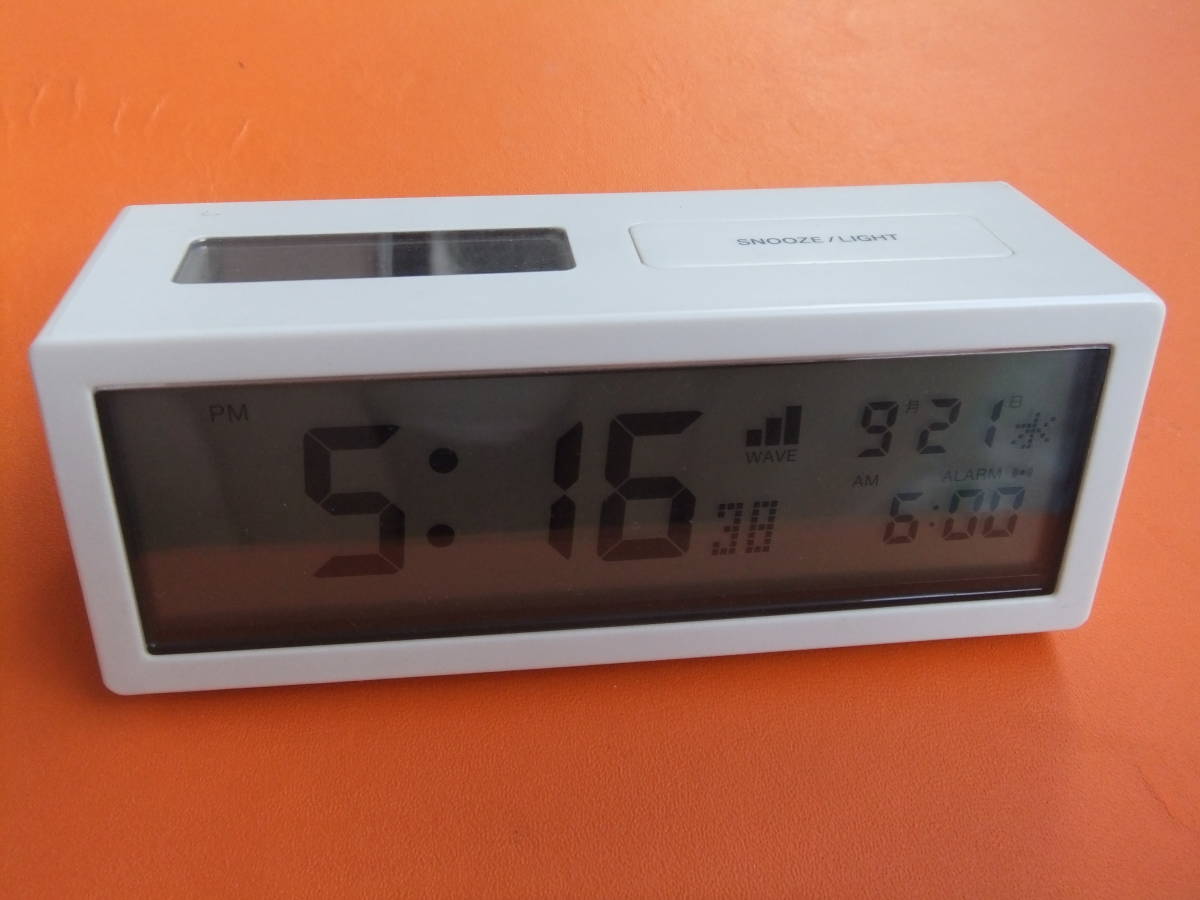 【目立った傷や汚れなし】無印良品 デジタル電波時計 温度 湿度 カレンダー ソーラー電波アラームクロック SNOOZE/LIGHTの落札情報
