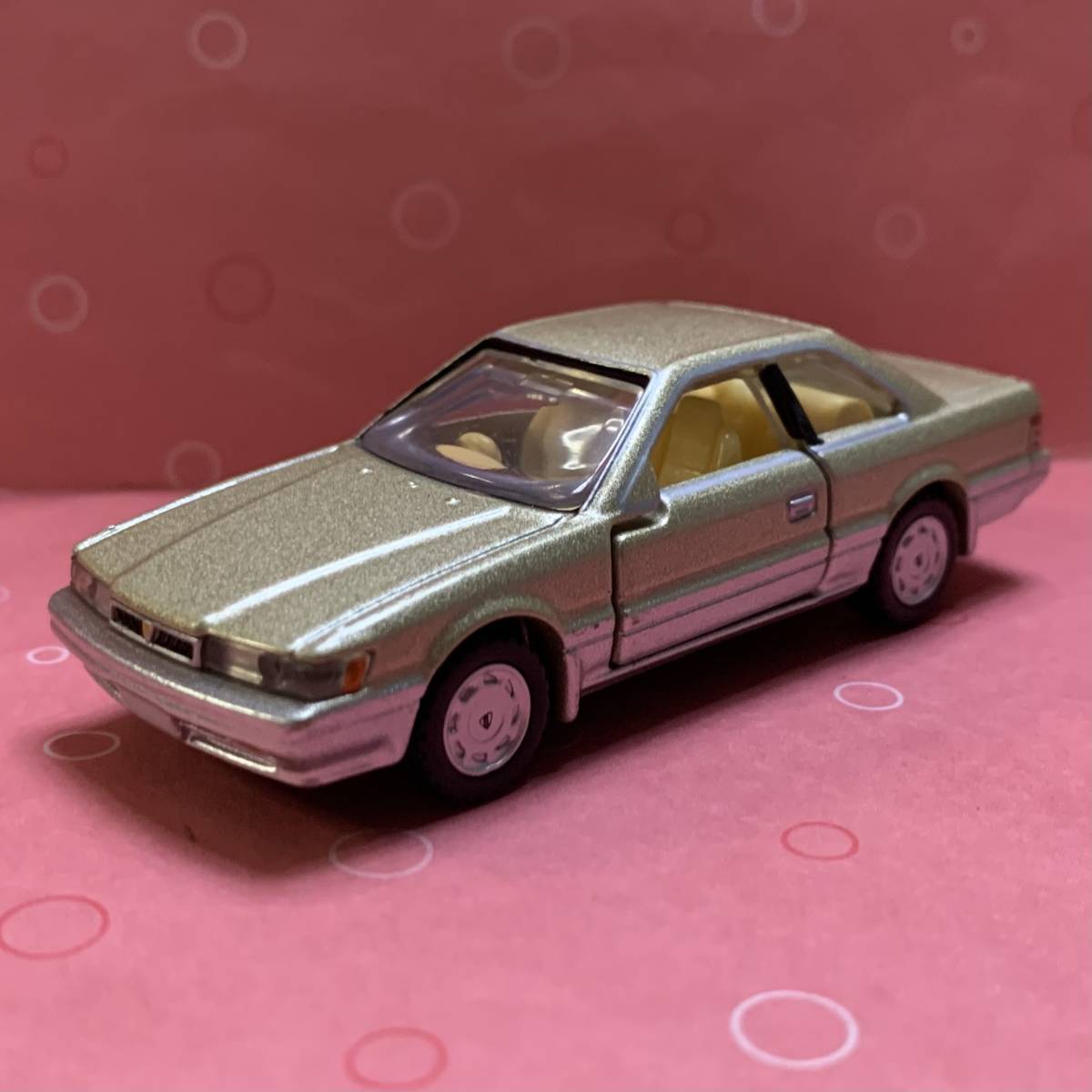 イグニッションモデル 1/18 またまたあぶない刑事 F31レパード