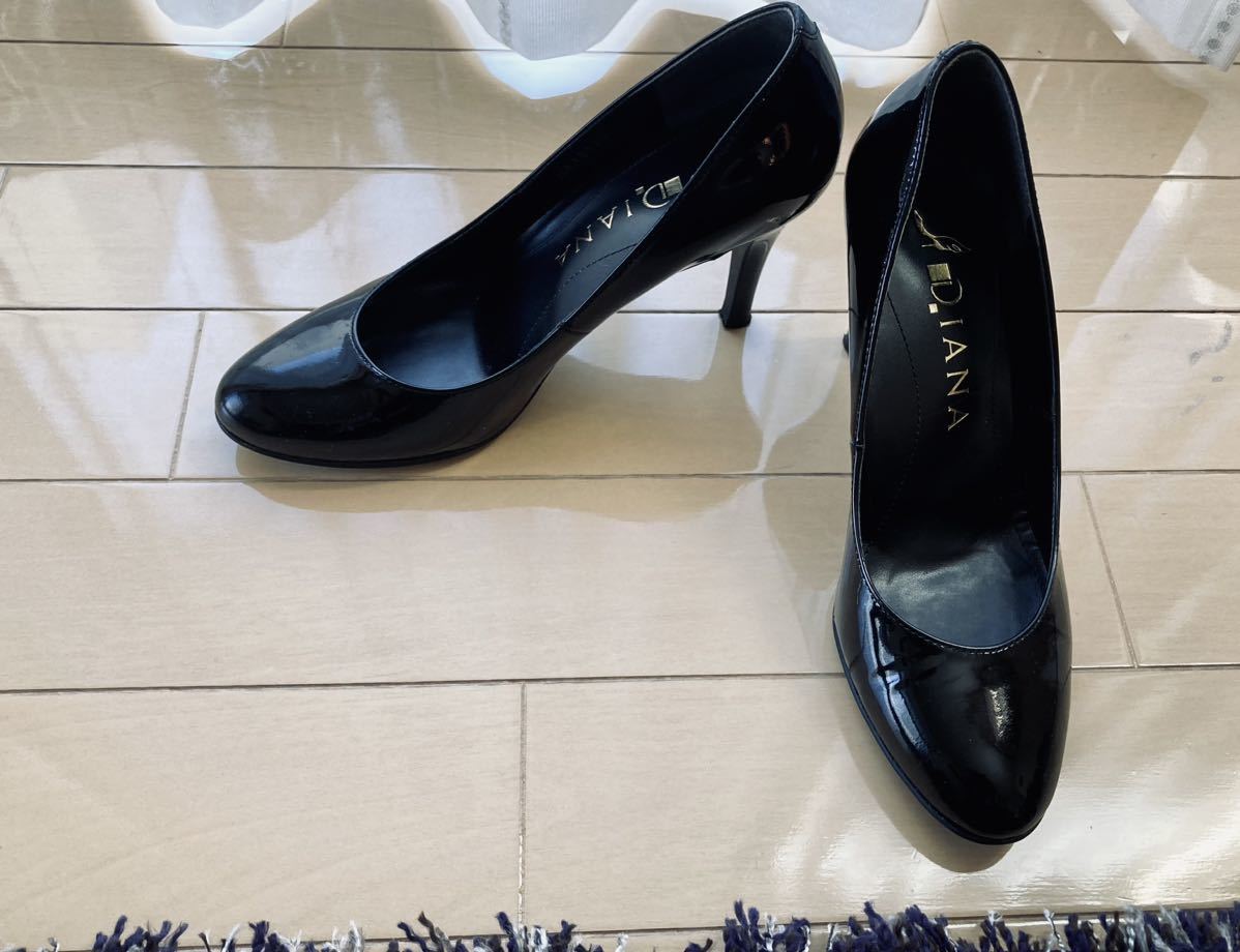 新年に！新品☆ダイアナ☆23☆黒色エナメルパンプス