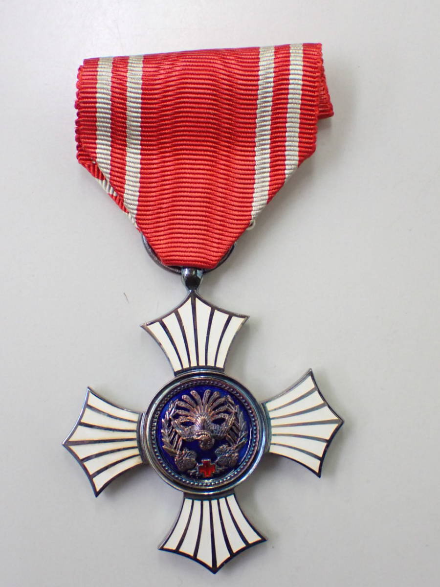 日本赤十字社 銀色有功章 2個セット 勲章 Amazon.co.jp: 日本赤十字社 銀色有功章 男性 女性用セット 略章付 完