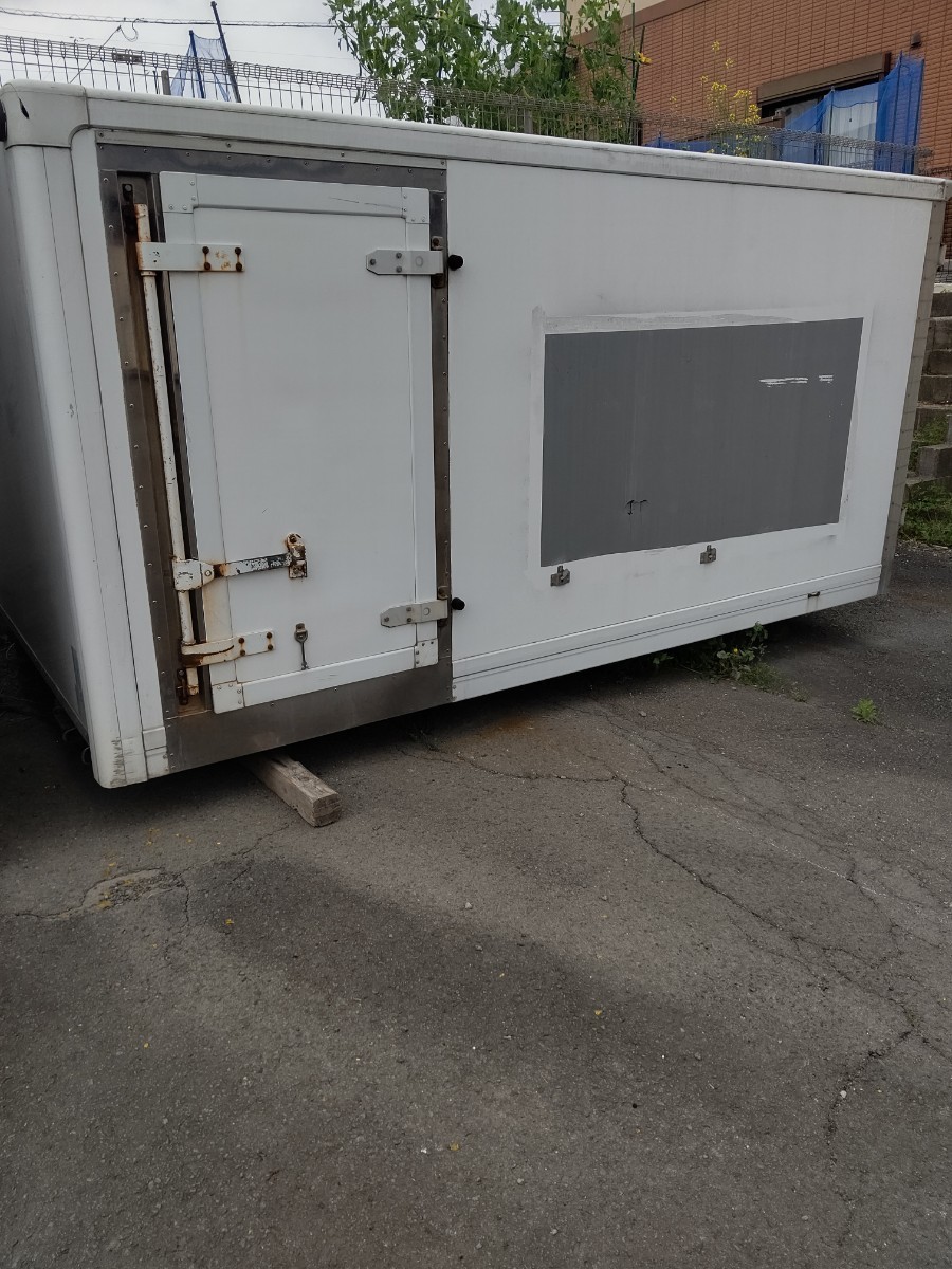 冷凍アルミコンテナ 断熱材50mm入り。倉庫に、別荘に