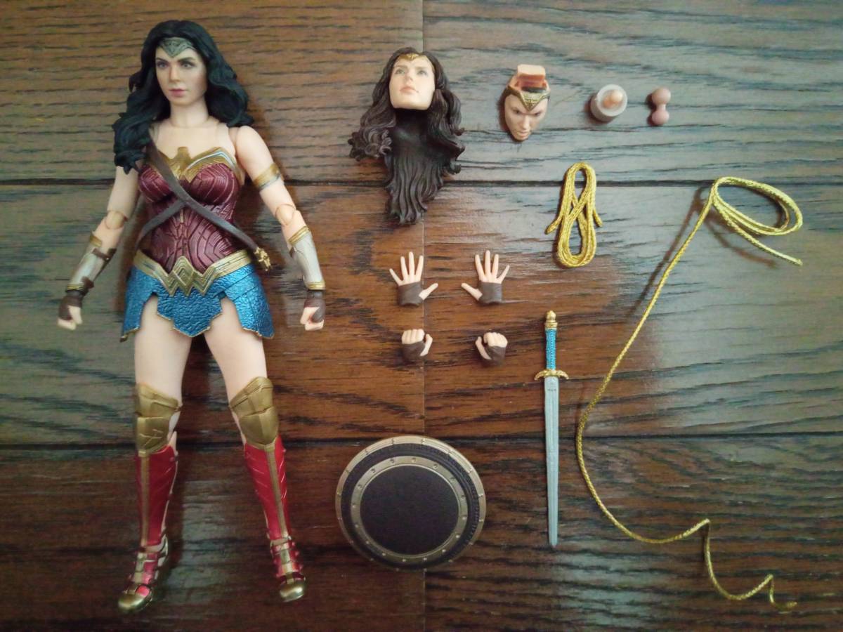 ホットトイズ ワンダーウーマン ボーナスアクセサリー付き
