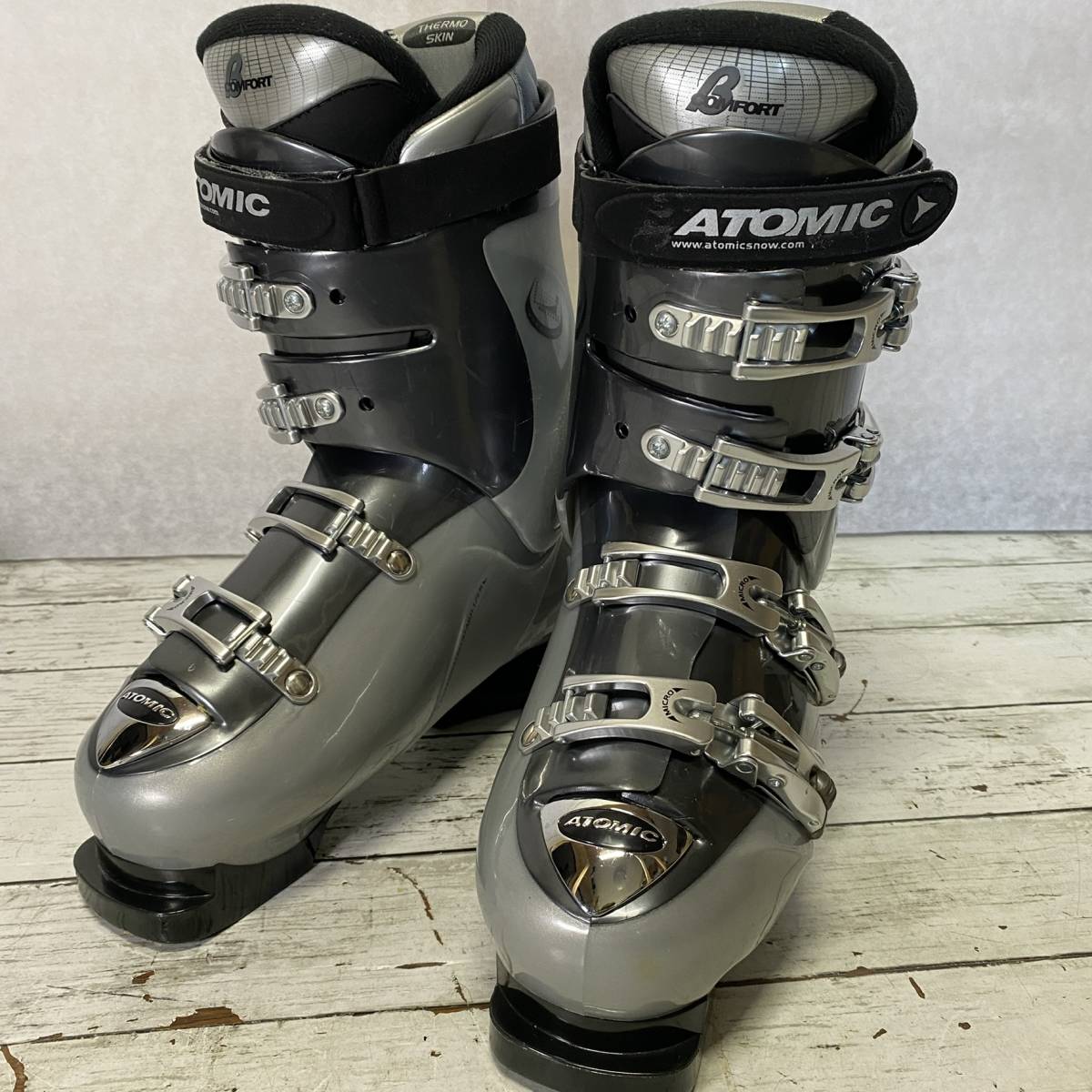 ATOMIC スキーブーツ 23.5 美品