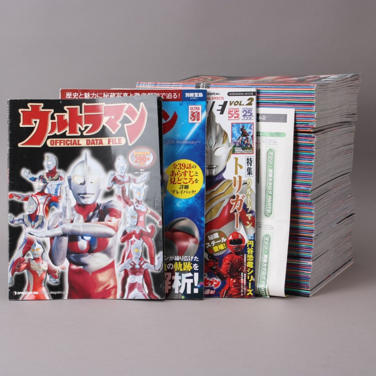 ウルトラマン オフィシャルデータ ファイル 全112冊セット プロフィール ファイル ウルトラ特撮マガジン 本 雑誌 シール ＃100※519の1番目の画像