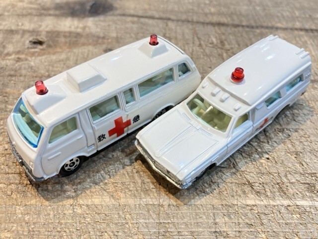 傷や汚れあり】トミカ トヨタ救急車 40 ハイエース コミューター救急車