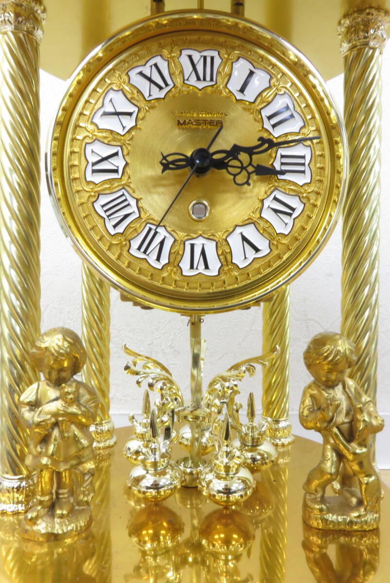 ガラスドーム付き金色振り子時計 ガラスドーム付き金色振り子時計