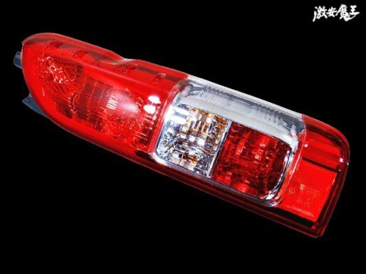 6型ハイエース　ワゴン　R3年新車外し　純正テールランプ　寒冷地仕様 6型ハイエースワゴンR3年新車外し純正テールランプ寒冷地仕様