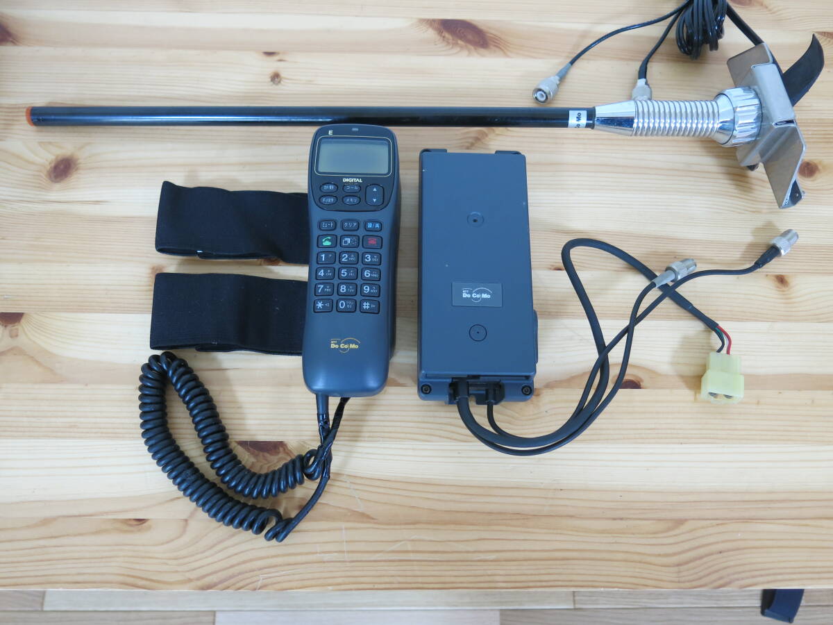 DOCOMO 携帯電話 2個セット レトロ 希少 NⅡhyper 　D101 DOCOMO 携帯電話 2個セット レトロ 希少 NⅡhyper D101 レトロ電話