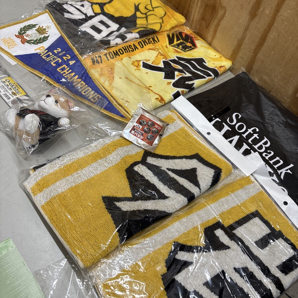 福岡ソフトバンクホークス 野球 野球グッズ タオル バッグ 他 応援グッズ 未開封品有り まとめての1番目の画像