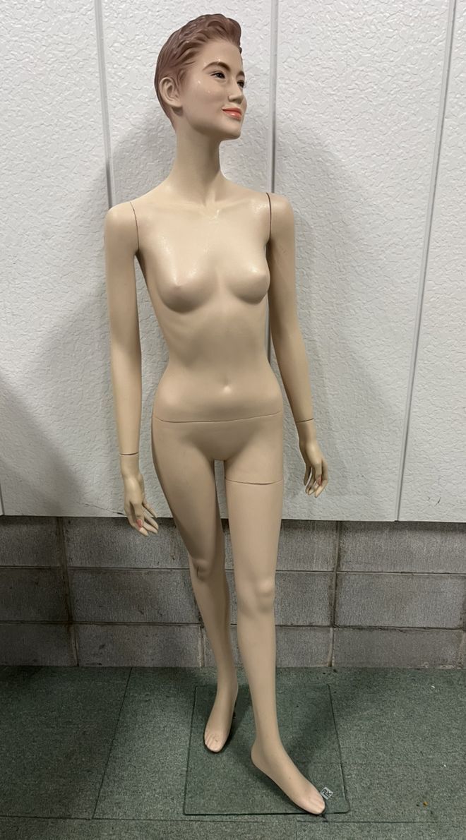 中古】アパレル リアルマネキン レディース ホワイト 写真左から2番目 
