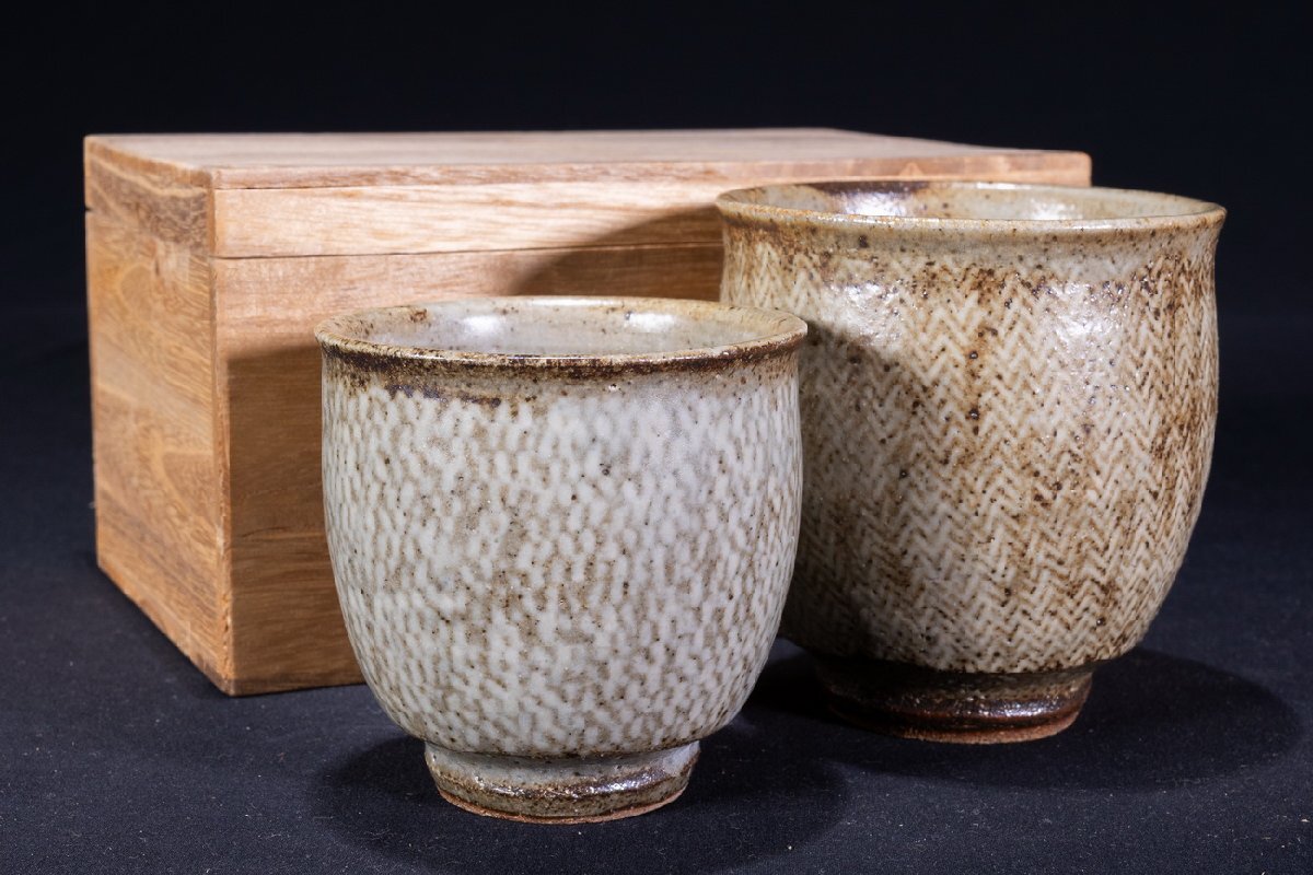 中古】740/□秋山一夫 柿釉草文角皿 益子焼 共箱 盛皿 懐石道具の落札