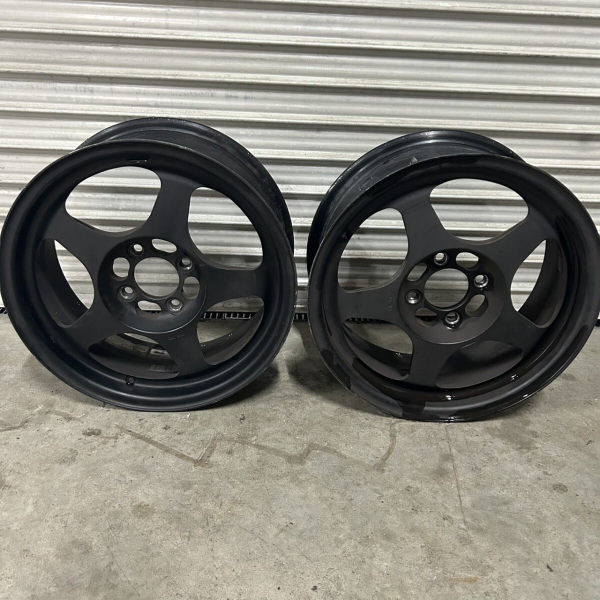 ディスモンド リーガマスター 15インチ 5h-114.3 6.5J＋42 TOYO R888R