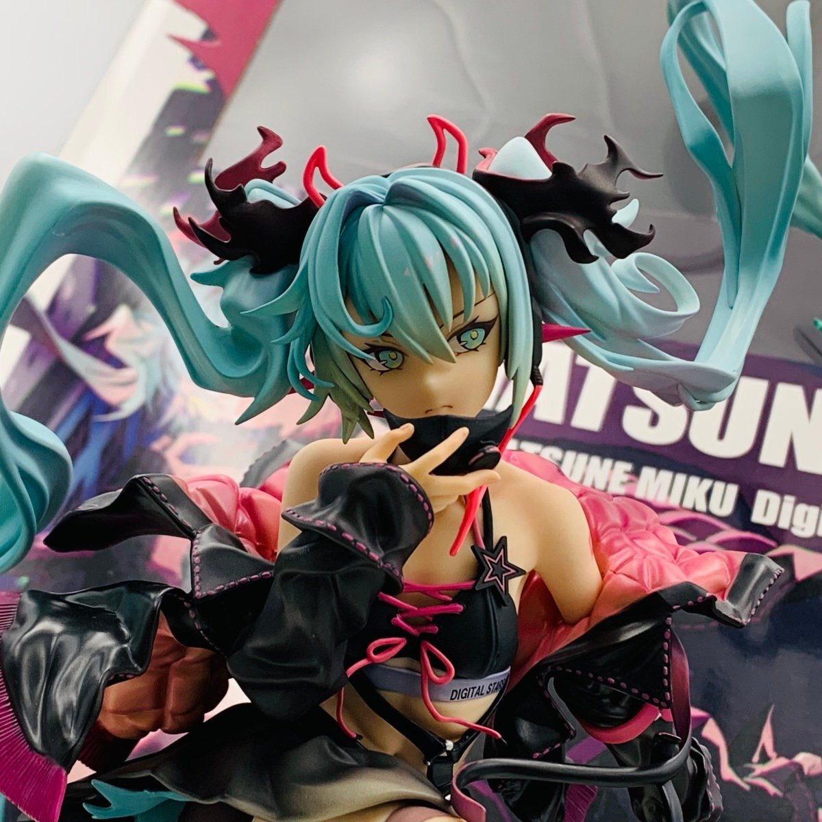 新品】初音ミク MIKU HATSUNE☆シルエット☆メタルステッカーの落札 