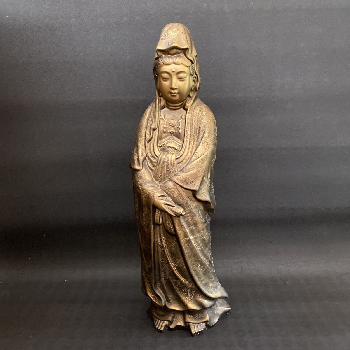 中古】【京堺】観音像 仏像 菩薩 鶯玉作 彫刻 置物 オブジェ 高さ 約