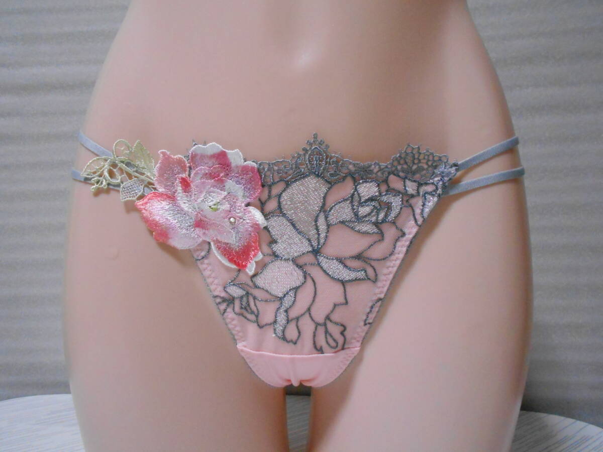 未使用】☆salute、サルート☆大きい花柄刺繍ブラショーツセット