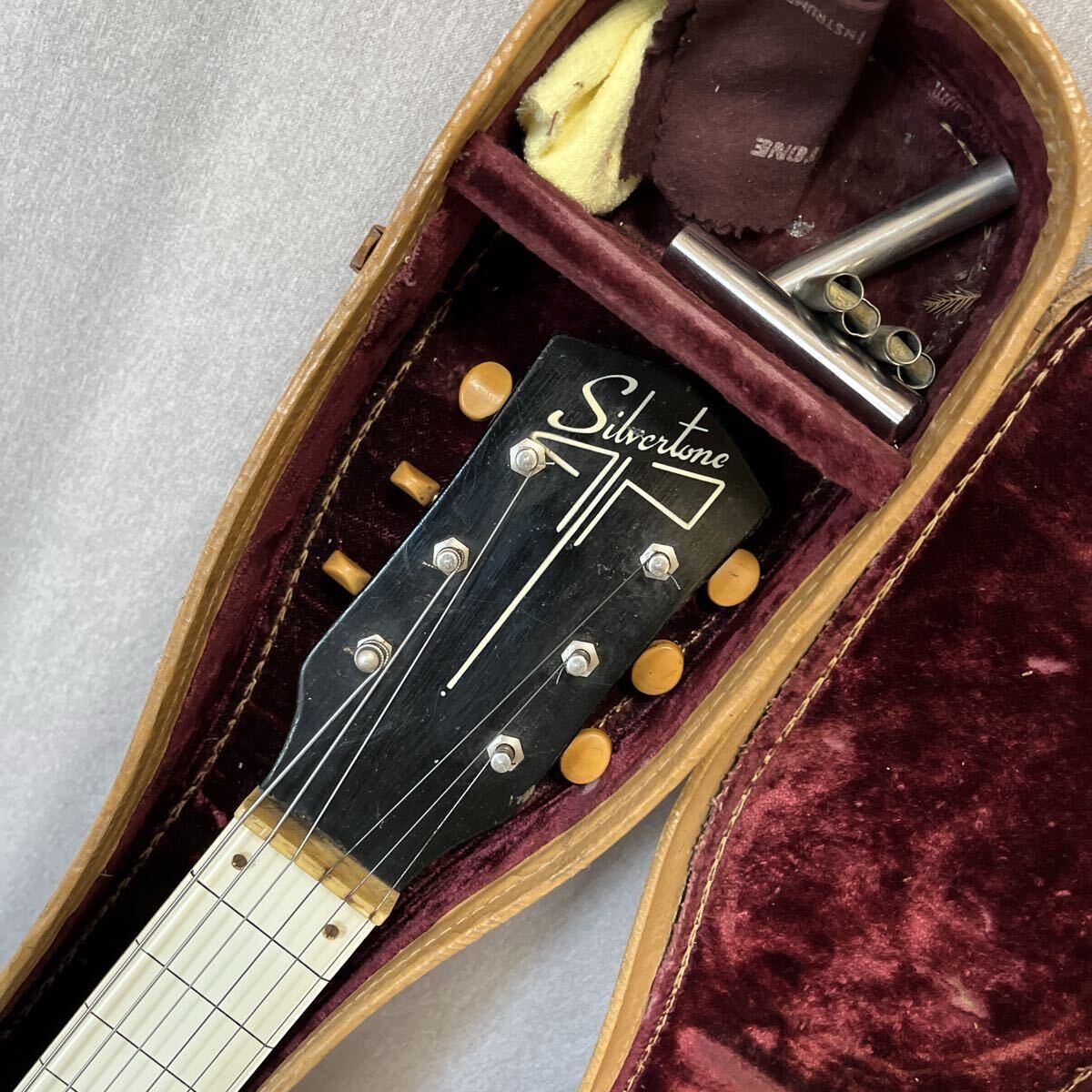 KISS キッス　ステージで破壊されたSilvertone エレキギター ネック D046 KISS 破壊ギターネック SILVERTONE ポールスタンレー キッスの