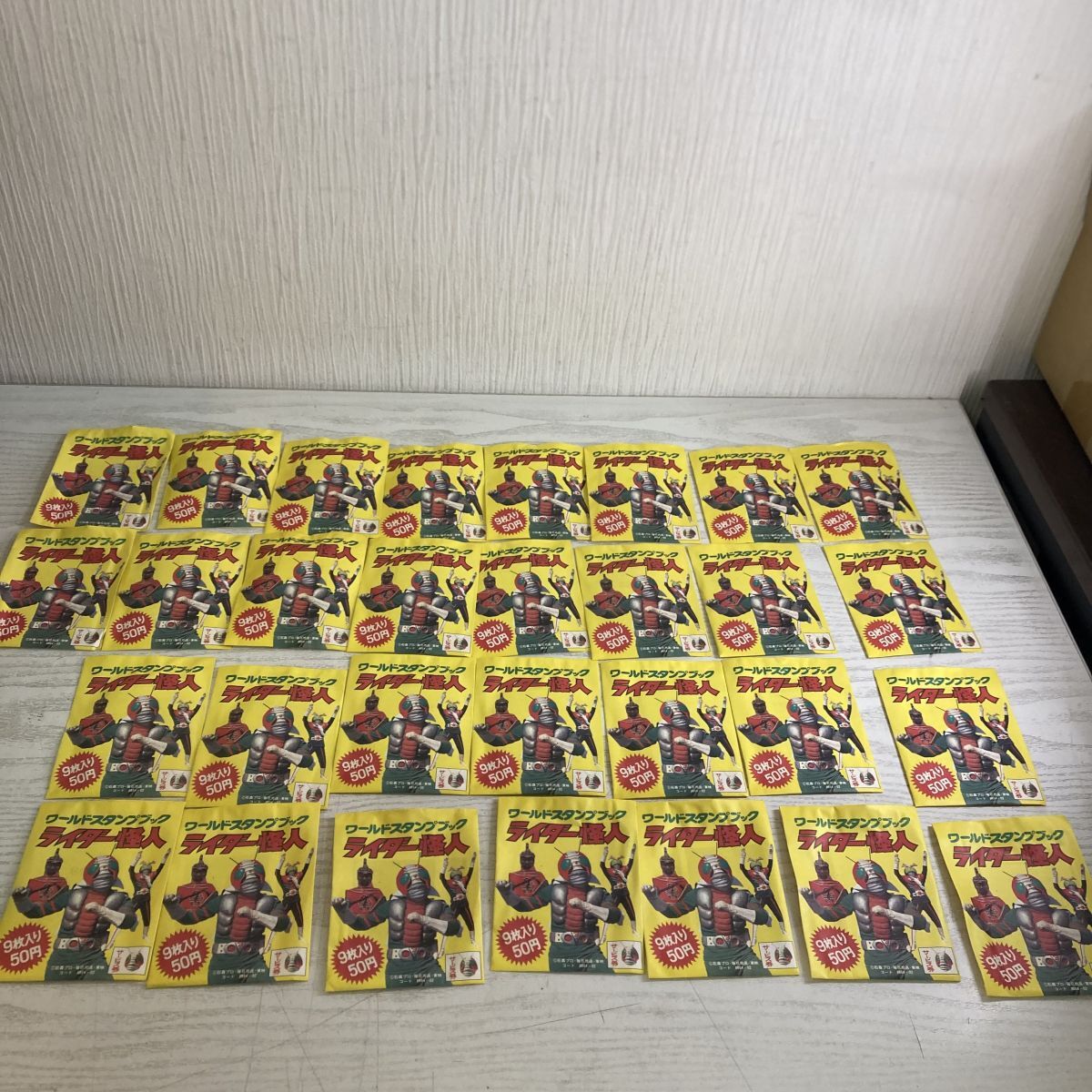目立った傷や汚れなし】ワールドスタンプブック 【怪獣の世界】シール