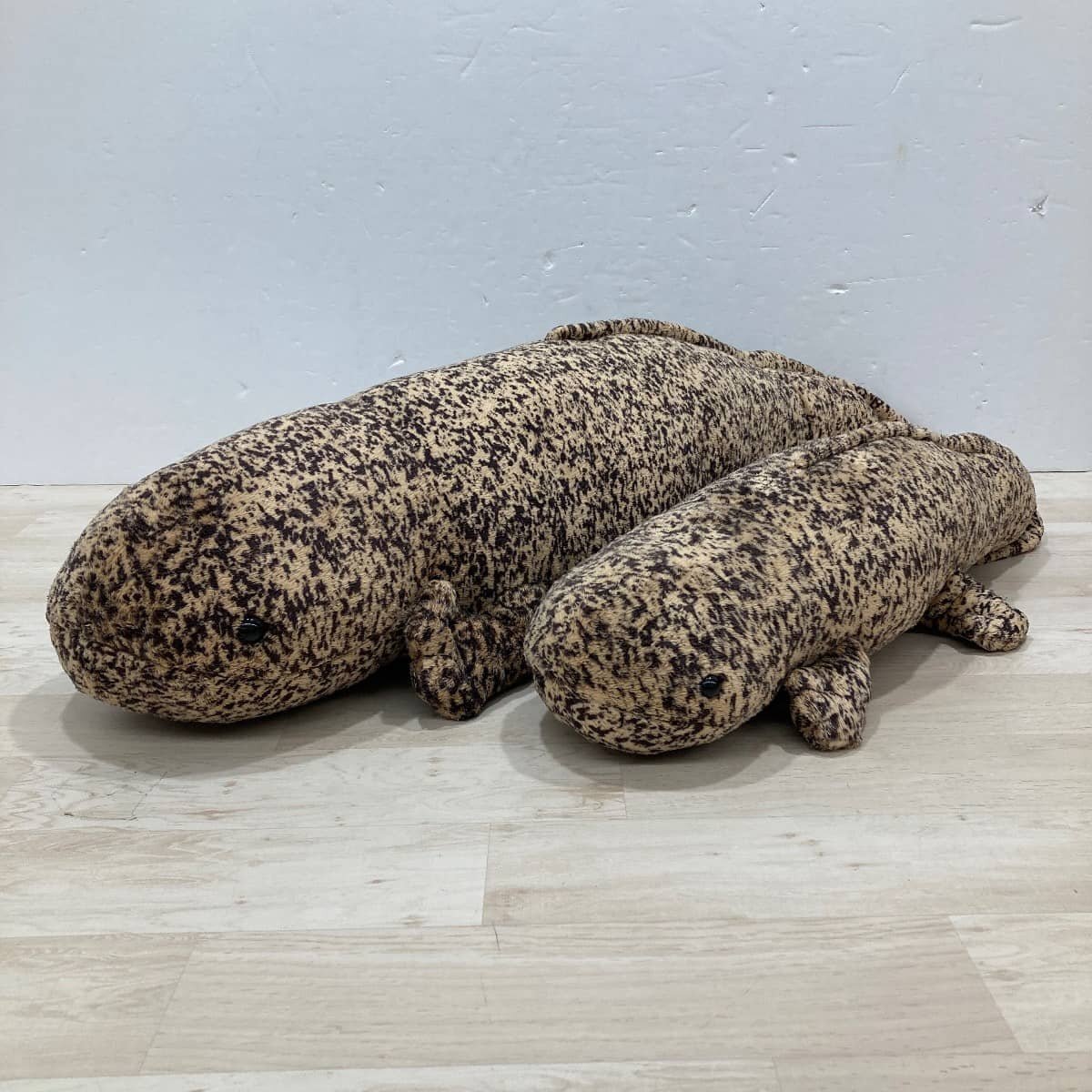 新品】オオサンショウウオのまんが BIGぬいぐるみ しっぽ含め約50cmの