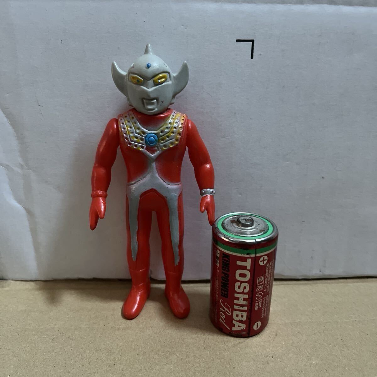 【中古】　タロウバッジ　ケース 昭和レトロ　ウルトラマンタロウ 中古】◇ウルトラマンタロウ ウルトラバッジ コインケース 放送当時物