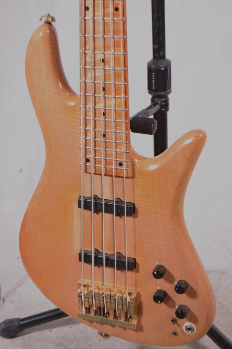 中古】【超美品】 ESP LONG WAY LED IKUOモデル 5弦ベースの落札情報