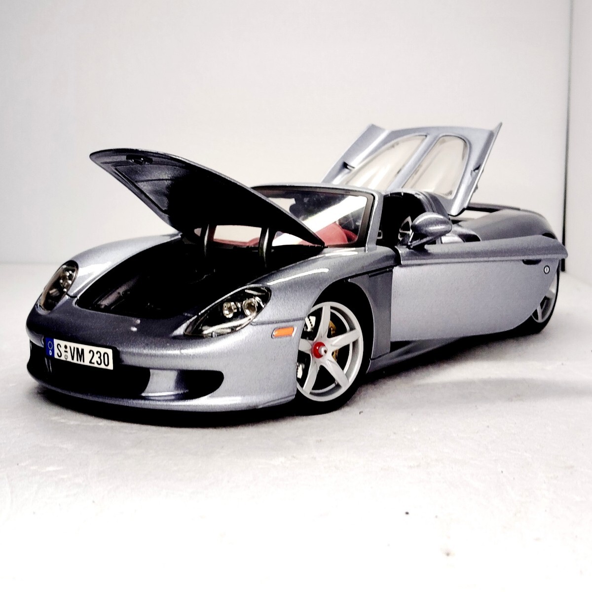 ポルシェ911 カレラ 930 純正 エンジンフード Carrera 送料込 Porsche ポルシェ 911 930 カレラ carrera 純正 エンジンフード