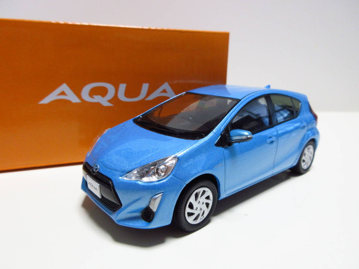 トヨタ 新型アクア カラーサンプル 1⁄30 AQUA ミニカー | 新型 非売品