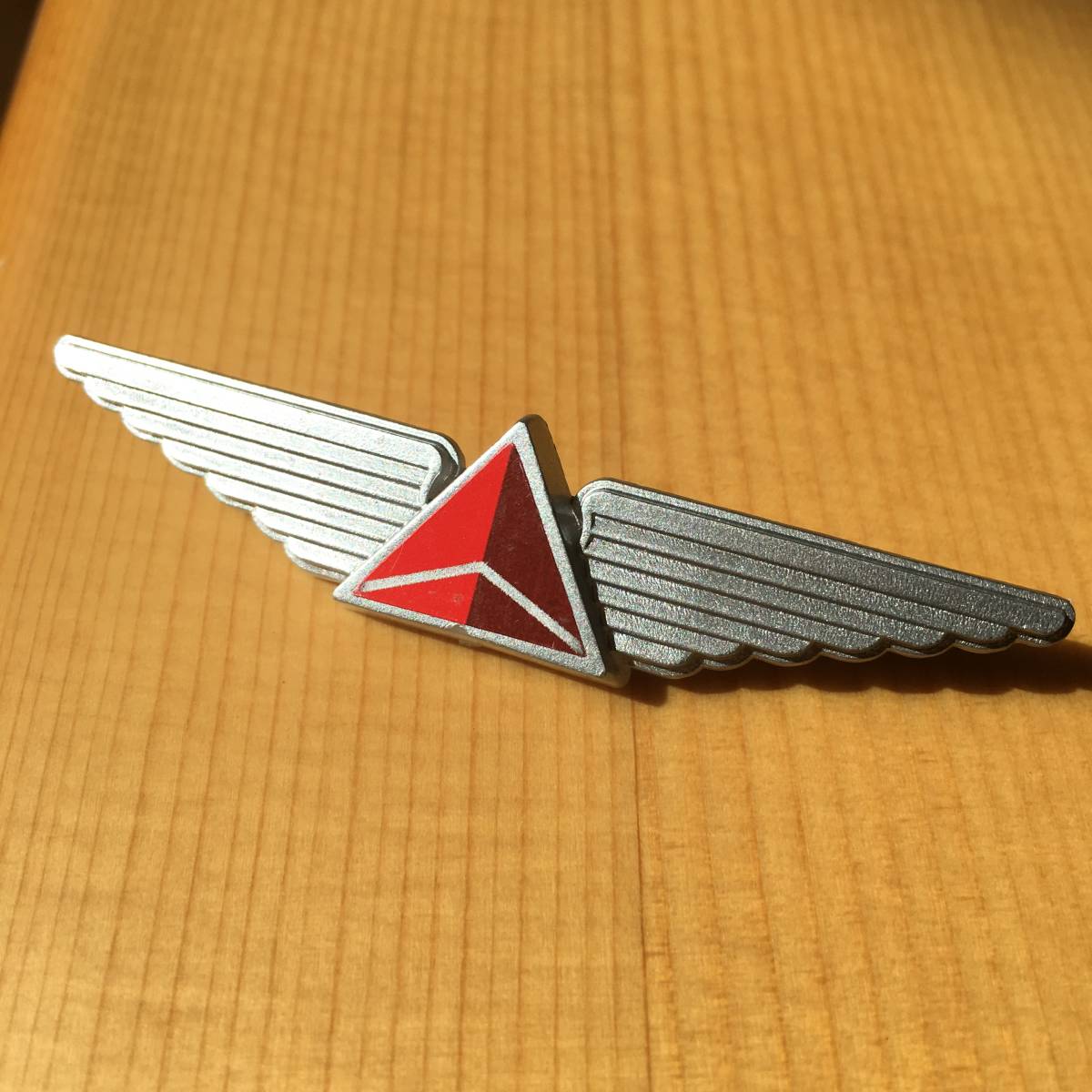 新品】デルタ航空 キャプテンバッジ 胸章 バッチ 新品 未使用 非売品